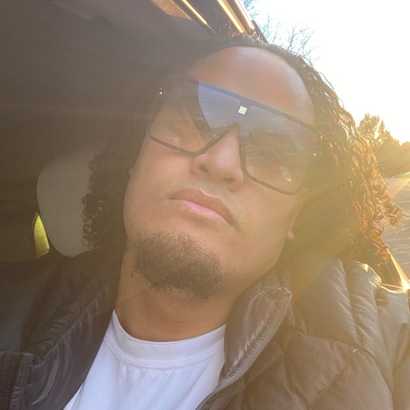 Meet your Posher, Robbie - Picture 2 of 2